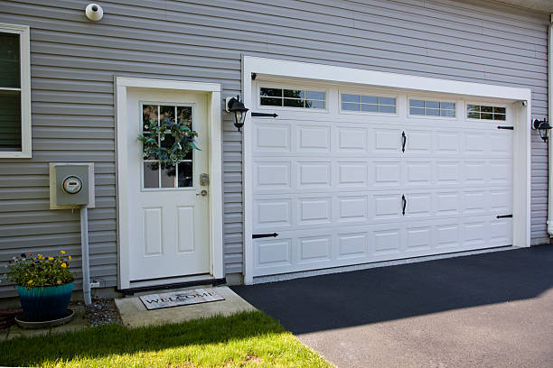 24/7 Emergency Garage Door Panel Replacement experts in Reliez Valley, CA